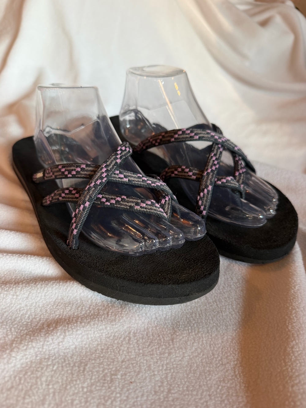 Teva Women's Olowahu Flip-Flop Black Sandals with Pink & Gray Straps Size 12